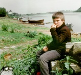 Староладожский мальчик на берегу Волхова
